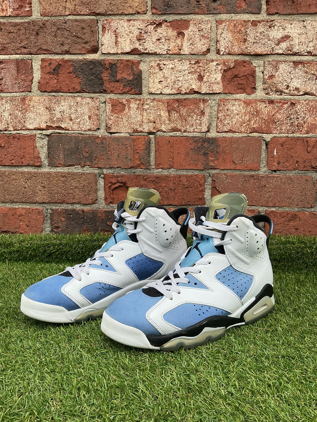 Jordan Retro 6 UNC White