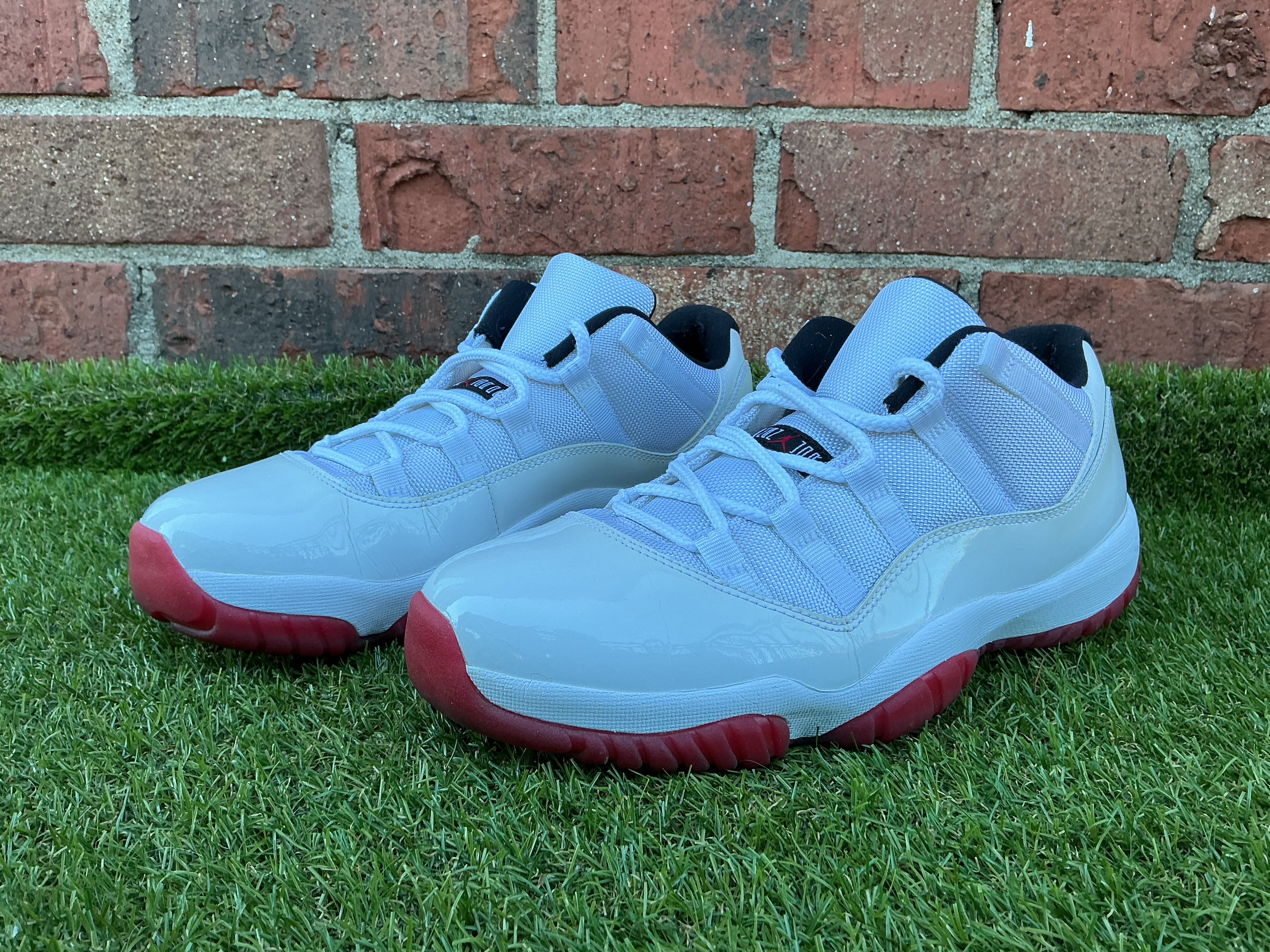 Jordan 11 Retro low White Red