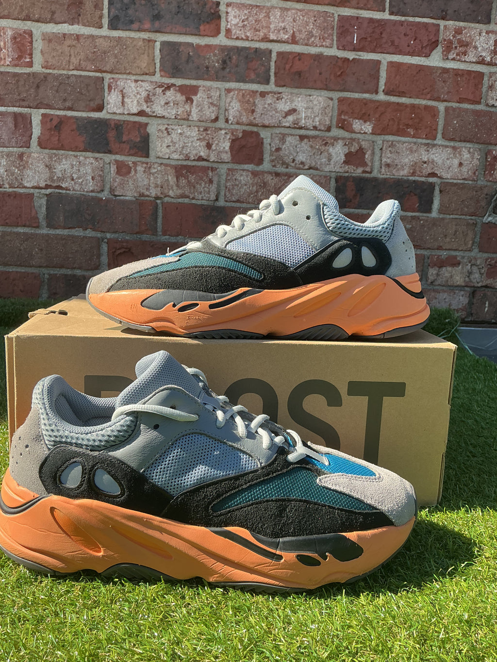 Adidas Yeezy Boost 700